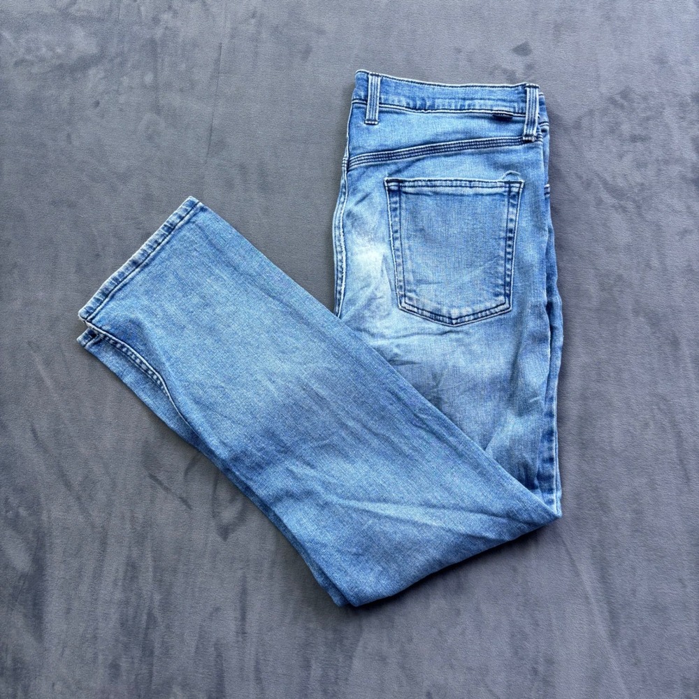 LL Bean Mens Straight Leg Light Wash Blue Denim Jeans 35x30 520545
